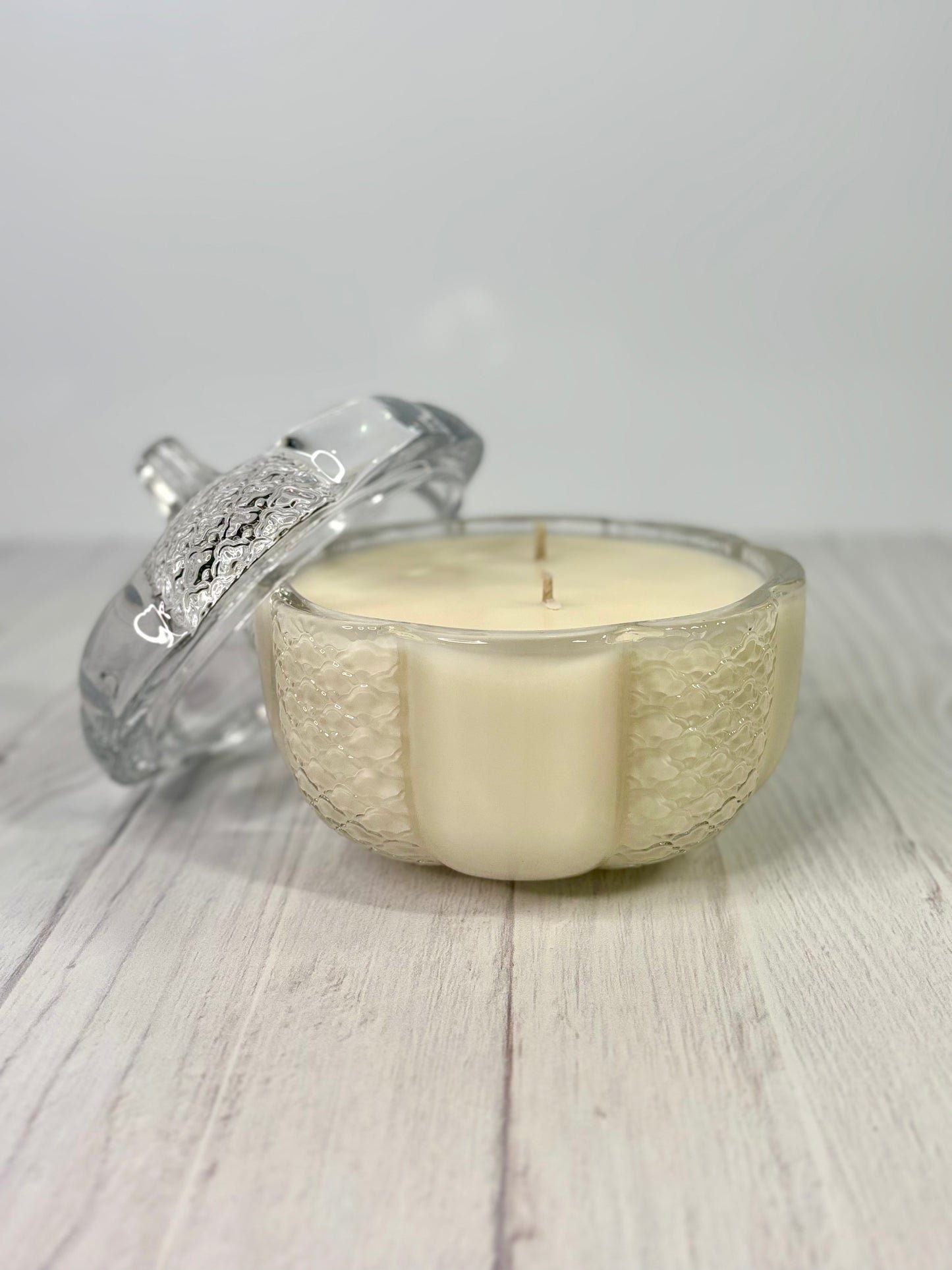 THE SIGNATURE PUMPKIN CANDLE | 8 OZ