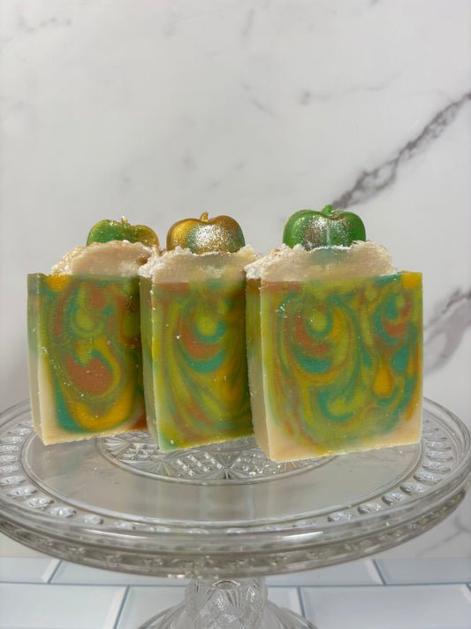 CHAMPAGNE APPLE + HONEY LUXE SOAP
